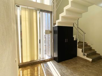 Casa en venta en zona de Ciudad Judicial, totalmente REMODELADA Y AMPLIADA