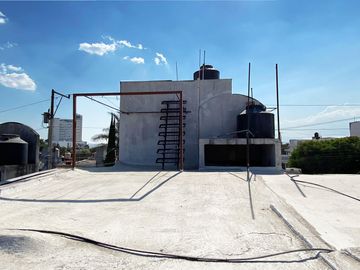 Casa en venta en zona de Ciudad Judicial, totalmente REMODELADA Y AMPLIADA