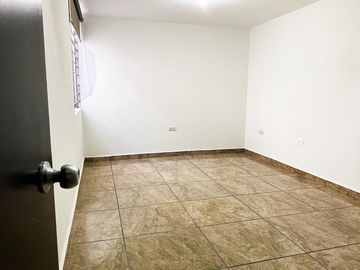 Casa en venta en zona de Ciudad Judicial, totalmente REMODELADA Y AMPLIADA