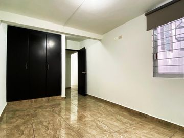 Casa en venta en zona de Ciudad Judicial, totalmente REMODELADA Y AMPLIADA