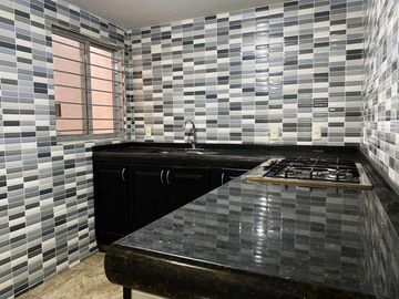 Casa en venta en zona de Ciudad Judicial, totalmente REMODELADA Y AMPLIADA