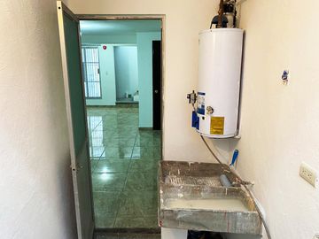 Casa en venta en zona de Ciudad Judicial, totalmente REMODELADA Y AMPLIADA