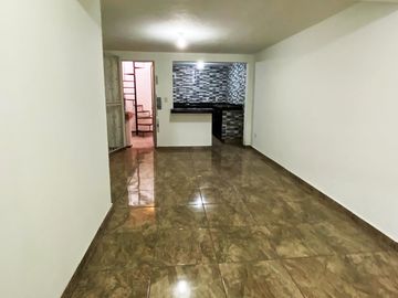 Casa en venta en zona de Ciudad Judicial, totalmente REMODELADA Y AMPLIADA