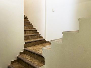 Casa en venta en zona de Ciudad Judicial, totalmente REMODELADA Y AMPLIADA