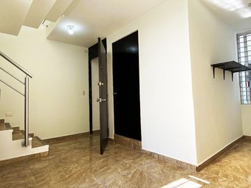 Casa en venta en zona de Ciudad Judicial, totalmente REMODELADA Y AMPLIADA