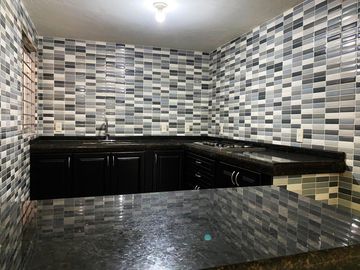 Casa en venta en zona de Ciudad Judicial, totalmente REMODELADA Y AMPLIADA