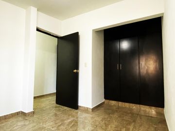 Casa en venta en zona de Ciudad Judicial, totalmente REMODELADA Y AMPLIADA