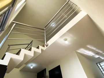 Casa en venta en zona de Ciudad Judicial, totalmente REMODELADA Y AMPLIADA