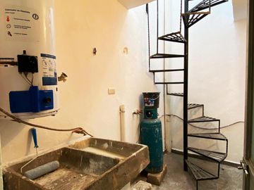 Casa en venta en zona de Ciudad Judicial, totalmente REMODELADA Y AMPLIADA