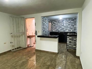 Casa en venta en zona de Ciudad Judicial, totalmente REMODELADA Y AMPLIADA