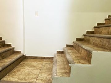 Casa en venta en zona de Ciudad Judicial, totalmente REMODELADA Y AMPLIADA