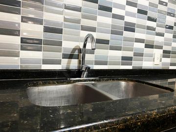 Casa en venta en zona de Ciudad Judicial, totalmente REMODELADA Y AMPLIADA