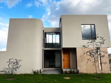 Casas en venta en Monterreal con diseño único e innovador a 15min. del Aeropuerto de Puebla y Cerro Zapotecas