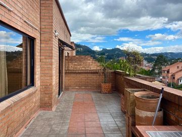 HERMOSO DEPARTAMENTO EN VENTA,  SECTOR VIRGEN DE BRONCE