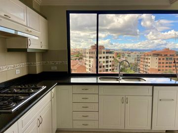 HERMOSO DEPARTAMENTO EN VENTA,  SECTOR VIRGEN DE BRONCE