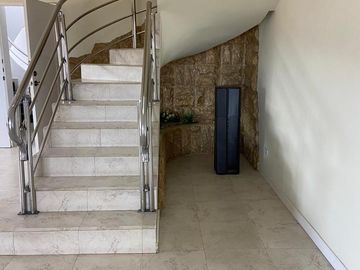 HERMOSO DEPARTAMENTO EN VENTA,  SECTOR VIRGEN DE BRONCE