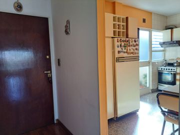VENTA AMPLIO 4 AMBIENTES CON VISTA EN MONTECASTRO