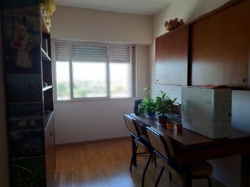 VENTA AMPLIO 4 AMBIENTES CON VISTA EN MONTECASTRO