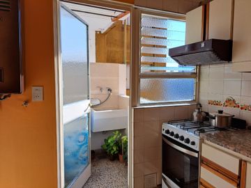 VENTA AMPLIO 4 AMBIENTES CON VISTA EN MONTECASTRO