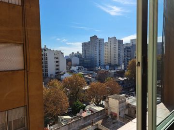 VENTA AMPLIO 4 AMBIENTES CON VISTA EN MONTECASTRO