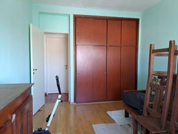 VENTA AMPLIO 4 AMBIENTES CON VISTA EN MONTECASTRO