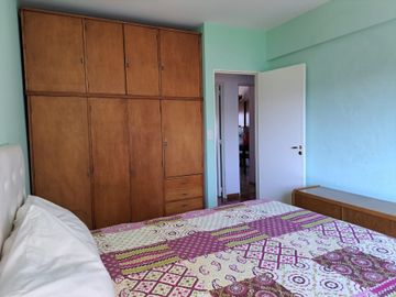 VENTA AMPLIO 4 AMBIENTES CON VISTA EN MONTECASTRO