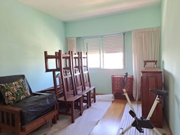 VENTA AMPLIO 4 AMBIENTES CON VISTA EN MONTECASTRO