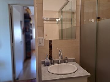 VENTA AMPLIO 4 AMBIENTES CON VISTA EN MONTECASTRO
