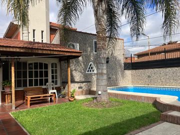 Venta Casa 5 Amb con Jardin y Pileta Temperley