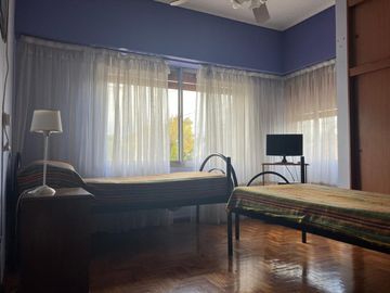 Venta Casa 5 Amb con Jardin y Pileta Temperley