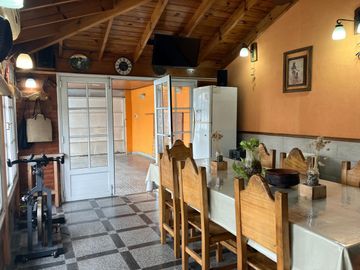 Venta Casa 5 Amb con Jardin y Pileta Temperley