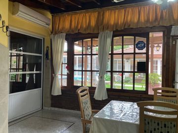 Venta Casa 5 Amb con Jardin y Pileta Temperley