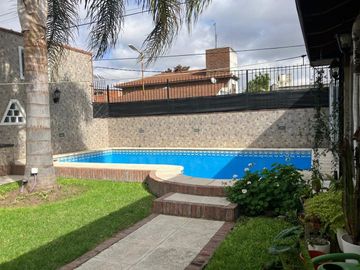 Venta Casa 5 Amb con Jardin y Pileta Temperley