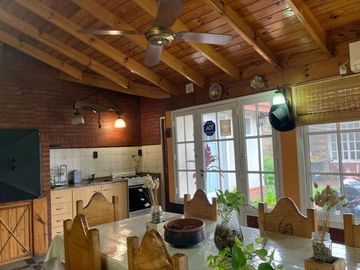 Venta Casa 5 Amb con Jardin y Pileta Temperley