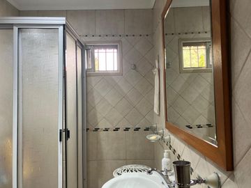 Venta Casa 5 Amb con Jardin y Pileta Temperley