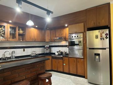 Venta Casa 5 Amb con Jardin y Pileta Temperley