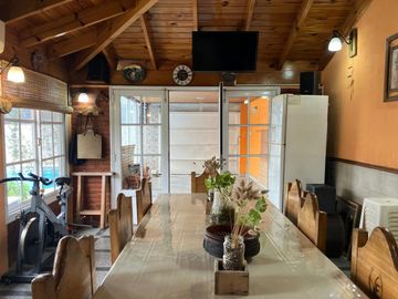 Venta Casa 5 Amb con Jardin y Pileta Temperley