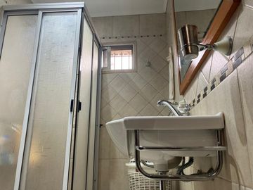 Venta Casa 5 Amb con Jardin y Pileta Temperley