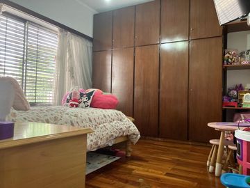 Venta Casa 5 Amb con Jardin y Pileta Temperley
