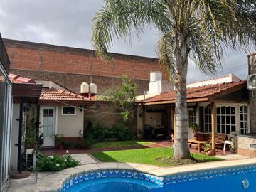 Venta Casa 5 Amb con Jardin y Pileta Temperley