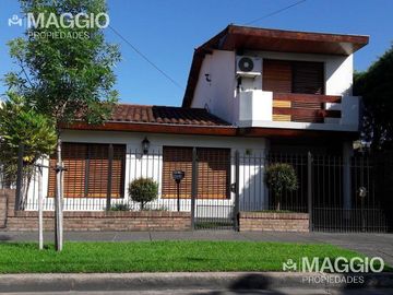 CASA VENTA VILLA LUZURIAGA 4 AMBIENTES