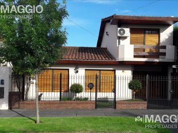 CASA VENTA VILLA LUZURIAGA 4 AMBIENTES