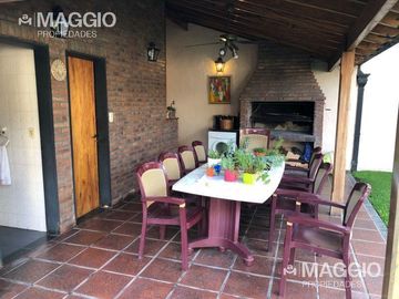CASA VENTA VILLA LUZURIAGA 4 AMBIENTES