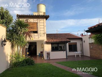 CASA VENTA VILLA LUZURIAGA 4 AMBIENTES