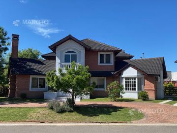 CASA EN VENTA EN FINCAS DEL LAGO – MAROTO PROPIEDADES
