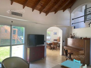 CASA EN VENTA EN FINCAS DEL LAGO – MAROTO PROPIEDADES