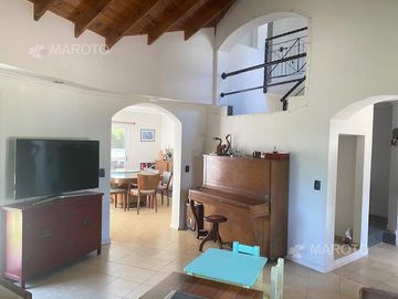 CASA EN VENTA EN FINCAS DEL LAGO – MAROTO PROPIEDADES