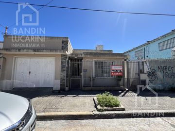 Casa en Berazategui en Venta A metros de Plaza Ducilo.  2 Casas PH Juntas.