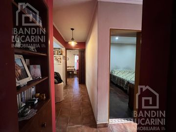 Casa en Berazategui en Venta A metros de Plaza Ducilo.  2 Casas PH Juntas.