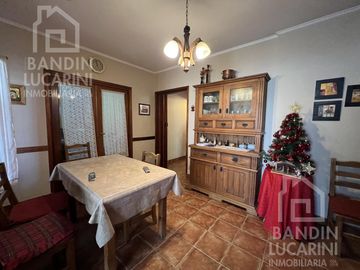 Casa en Berazategui en Venta A metros de Plaza Ducilo.  2 Casas PH Juntas.